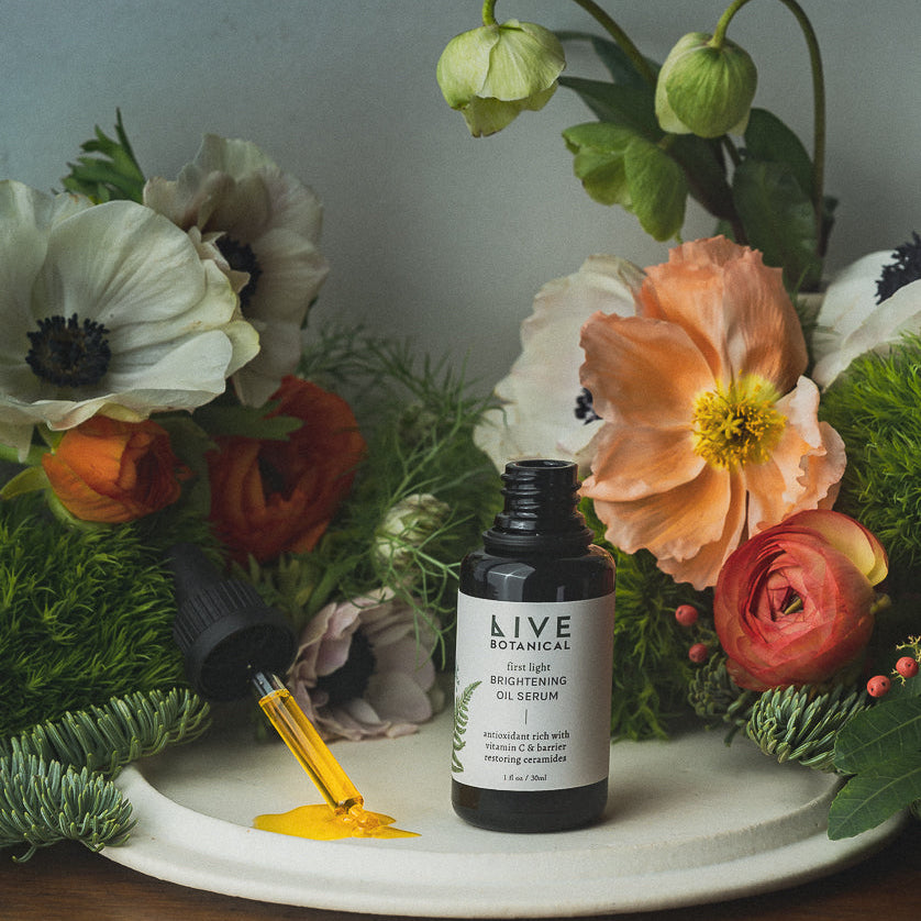LIVE BOTANICAL: First Light Brightening Oil Serum